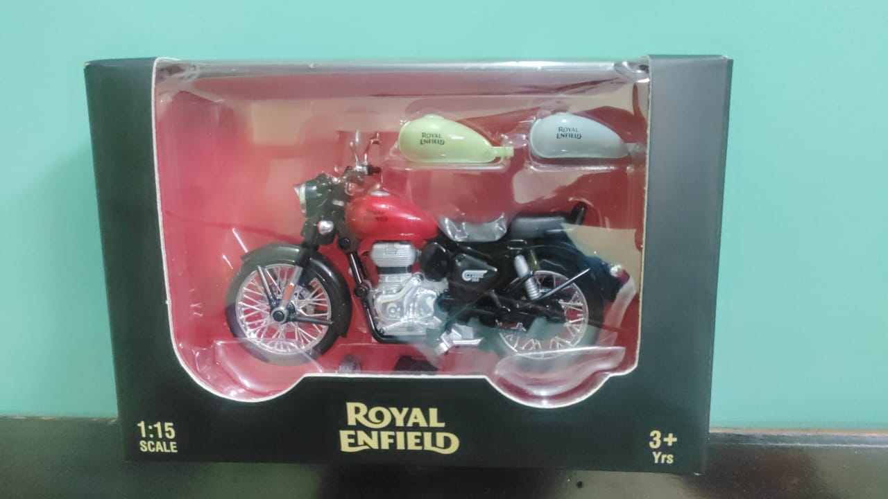 Centy Royal Enfield Classic 350 MIY Scale 1:15 Model