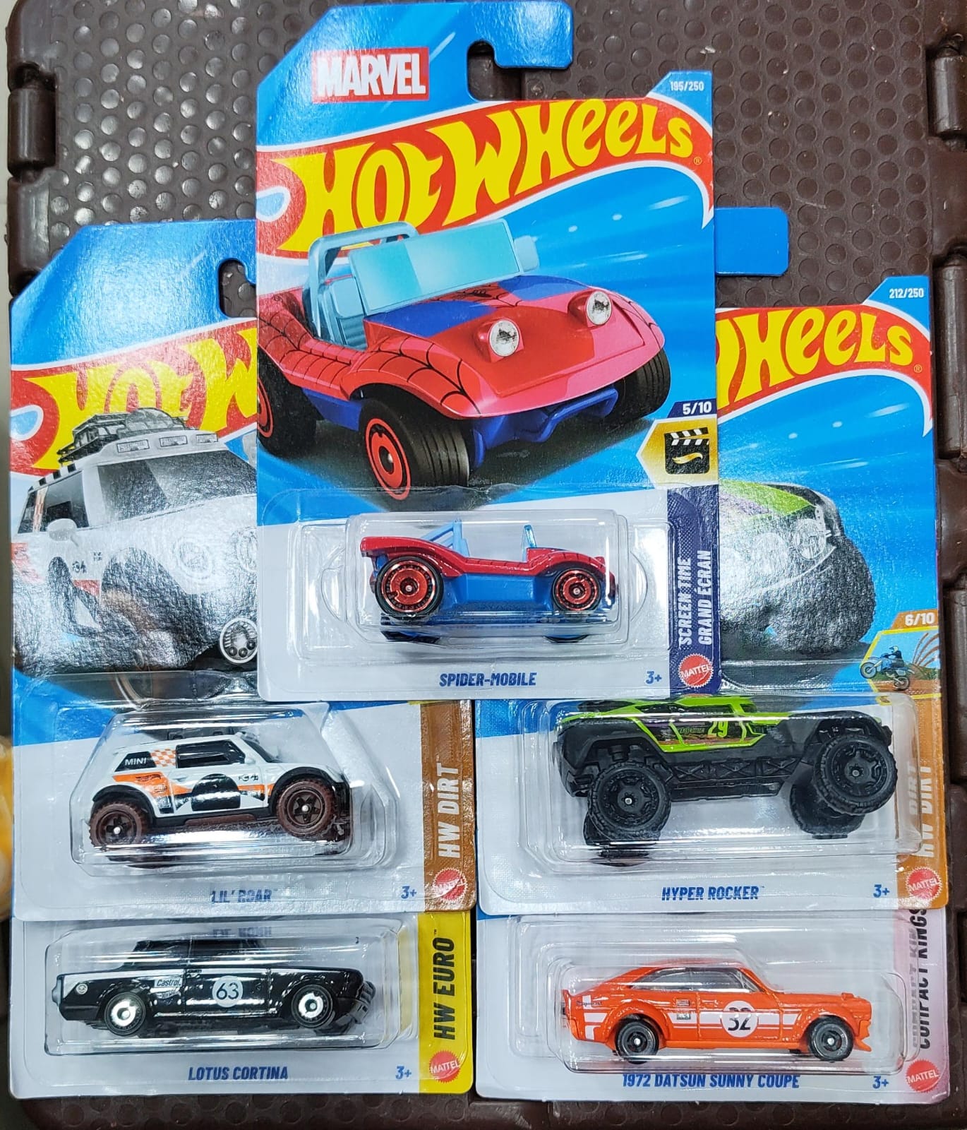 Hot Wheels Mainline - Pack of 5 Cars - L Case 2026