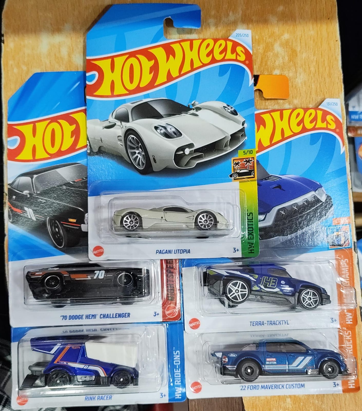 Hot Wheels Mainline - L Case (2025) - Combo Pack of 5 Cars - Long Card