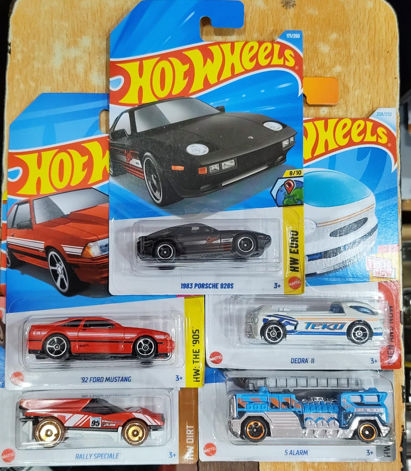 Hot Wheels Mainline - L Case (2025) - Combo Pack of 5 Cars - Long Card