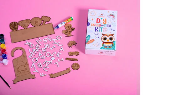 ilearnngrow Teeny Tiny Superhero DIY Name Plate & Door Knob Kit – Room Décor Craft for Kids