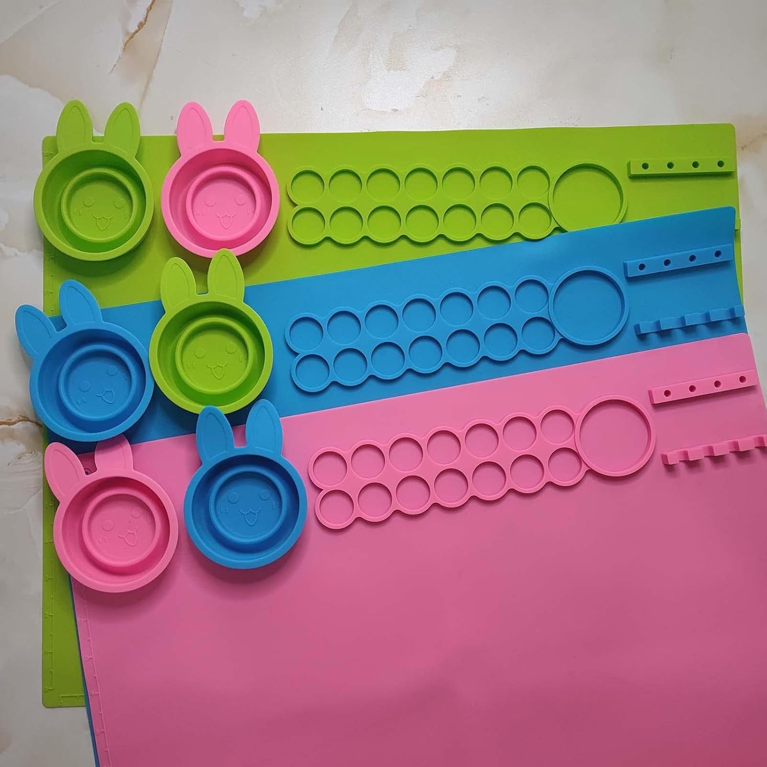 Silicone Craft Mat for Watercolor Kids Painting | Art Jewelry Necklace Making | Multi-Purpose Craft Supplies | Crafting Pieces | Resin Craft Molds & Supplies | Color & Design May Vary