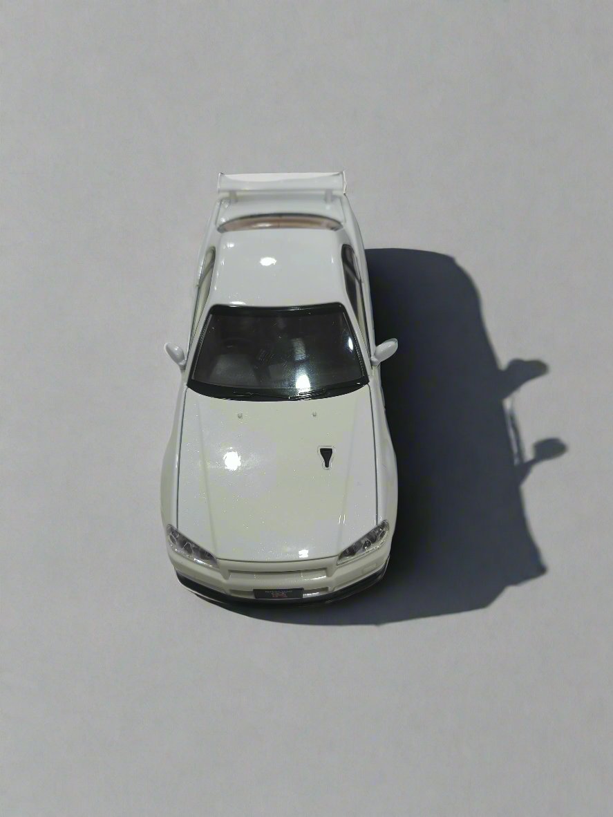 Nissan Skyline GT-R in White Model Toy Car Opening Doors 1:24 Scale