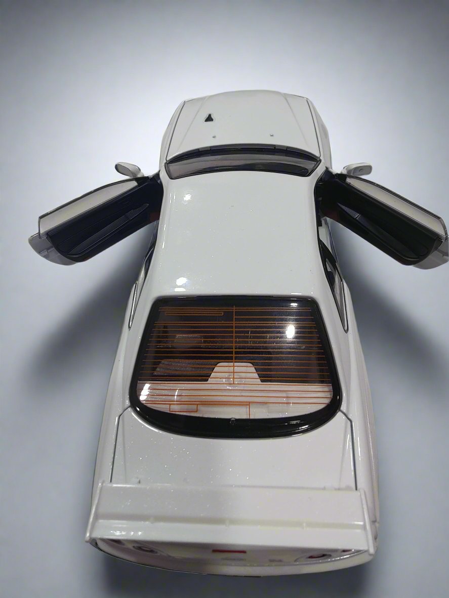 Nissan Skyline GT-R in White Model Toy Car Opening Doors 1:24 Scale