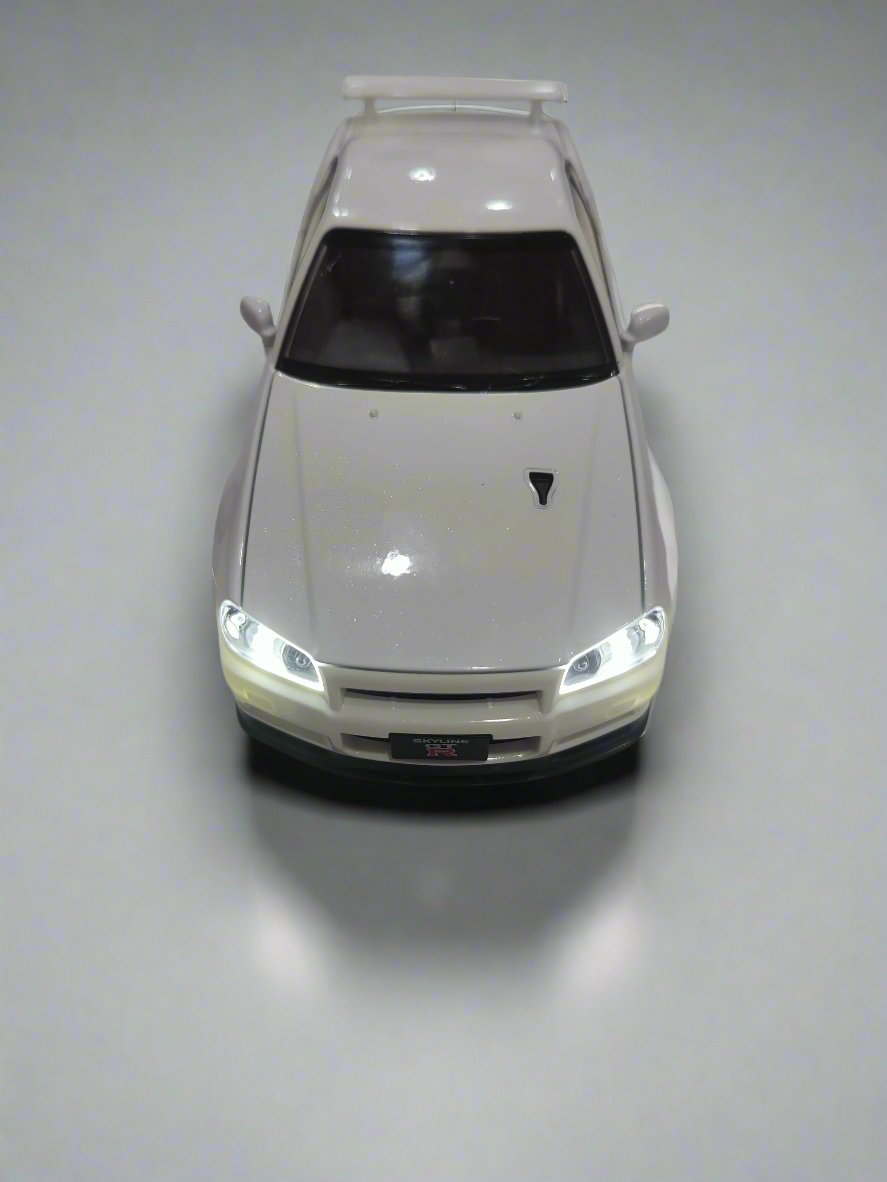Nissan Skyline GT-R in White Model Toy Car Opening Doors 1:24 Scale