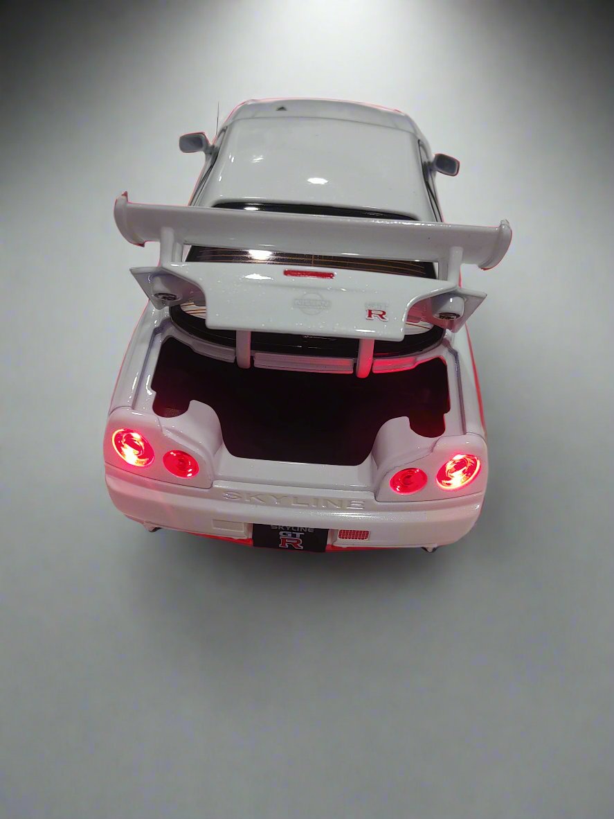 Nissan Skyline GT-R in White Model Toy Car Opening Doors 1:24 Scale